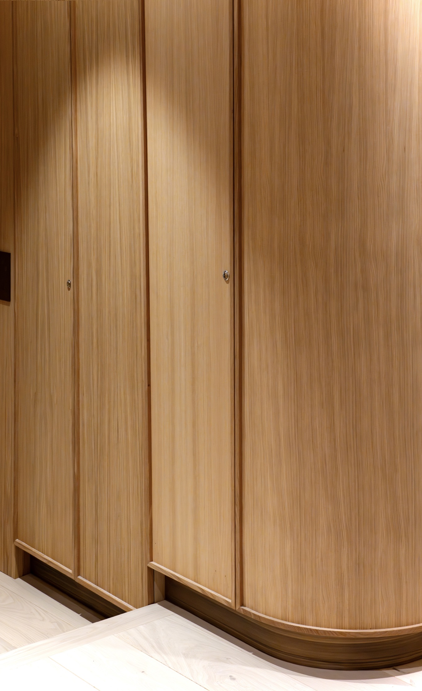Détail de placard en bois de l'appartement du clocher