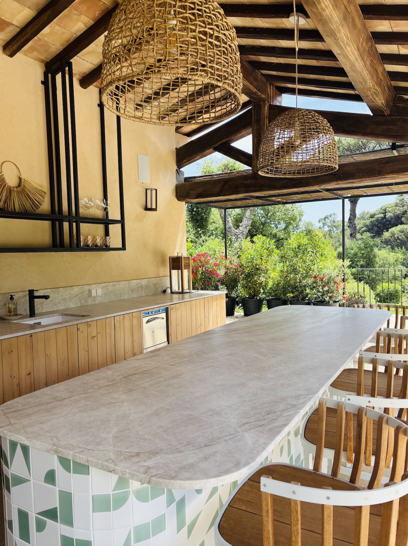 Terrasse et cuisine extérieure de Bahia Verde à Saint-Tropez