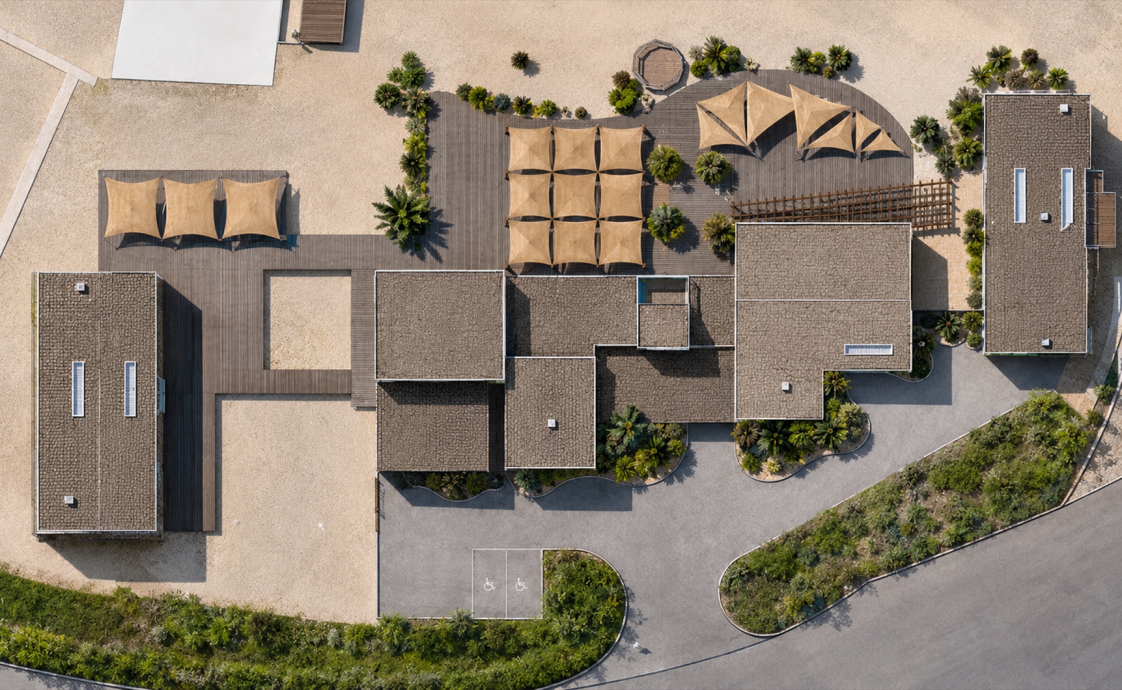 Vue aérienne de l'École de voile à Saint-Tropez