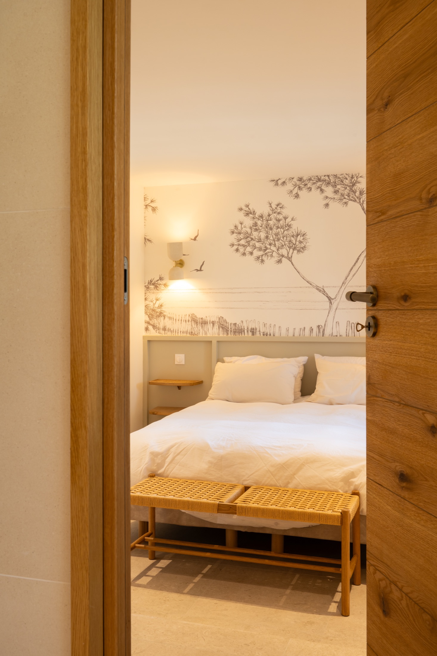 Chambre lumineuse de la Villa sous les pins à Saint-Tropez