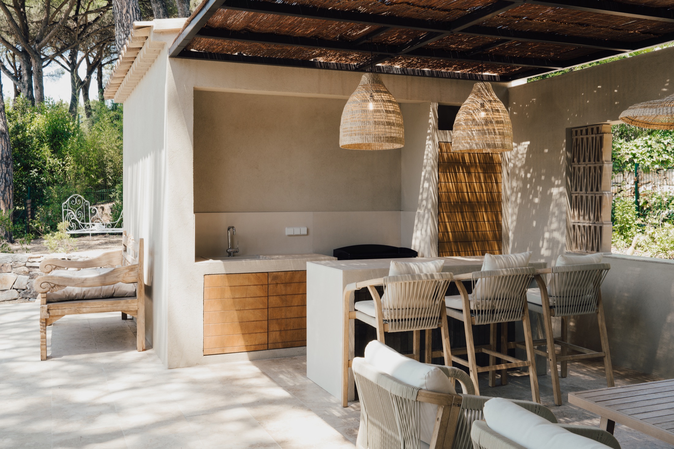 Cuisine d'été de la Villa sous les pins à Saint-Tropez